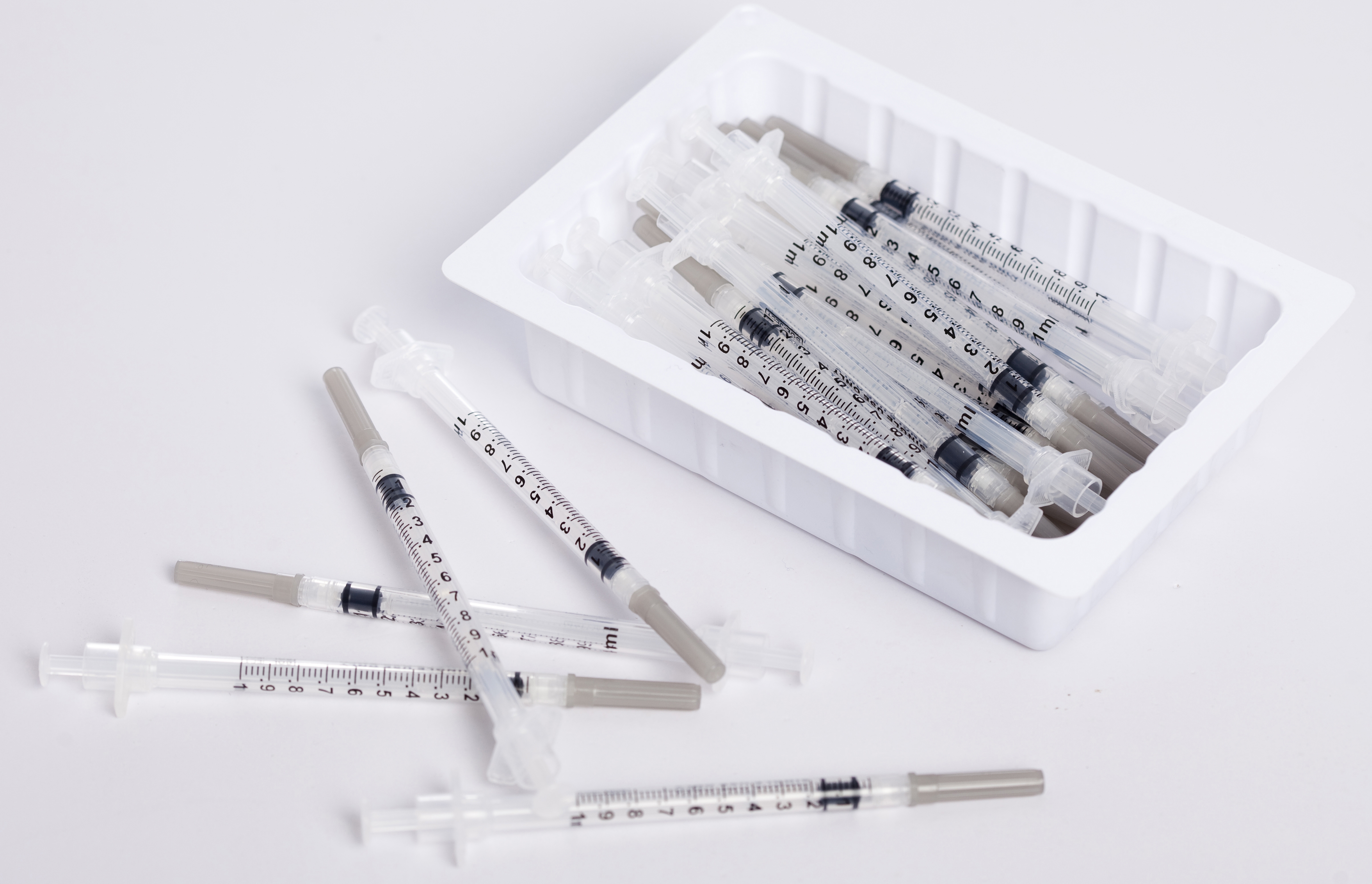 Syringe Safety Allergy Tray Sol-Care™ 1 mL 1/2 Inch 27 Gauge Retractable Safety Needle Regular Wall (25/TR 40TR/CS) by Sol-Millennium Medical Inc Inviro Medical  ID 100032IM